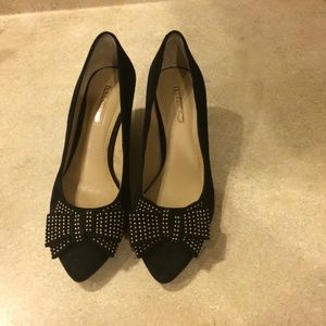 BCBG Generation 8W Black Wedge Felt Heel
